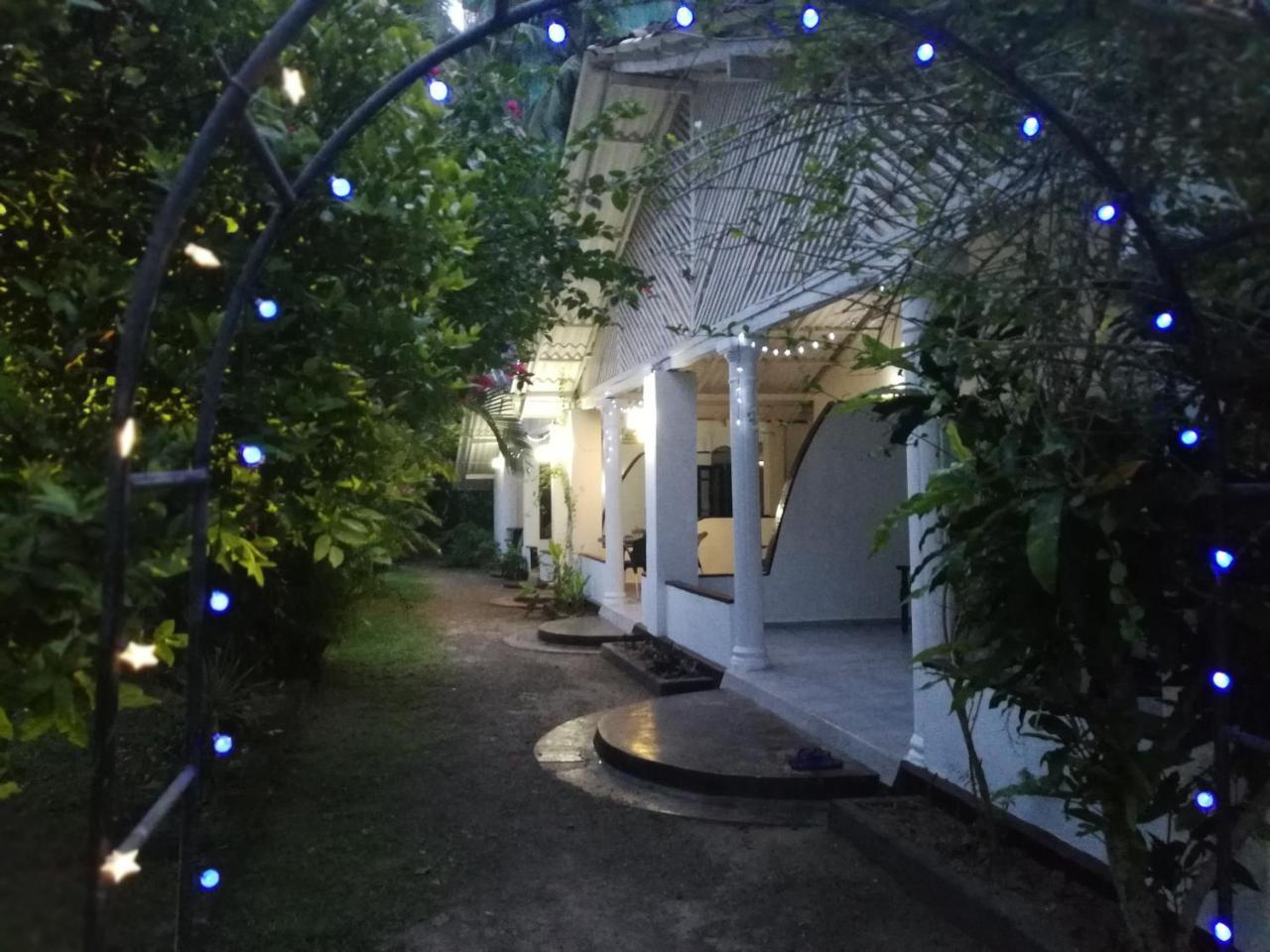 Sonri Villa Sea View Unawatuna Extérieur photo